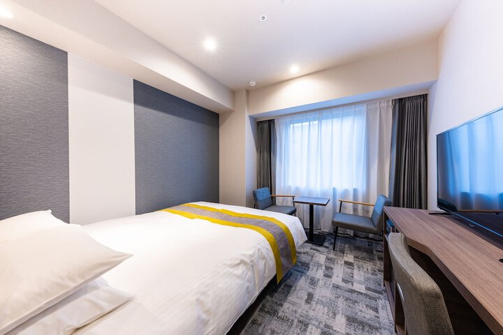 Room 3 of 40
