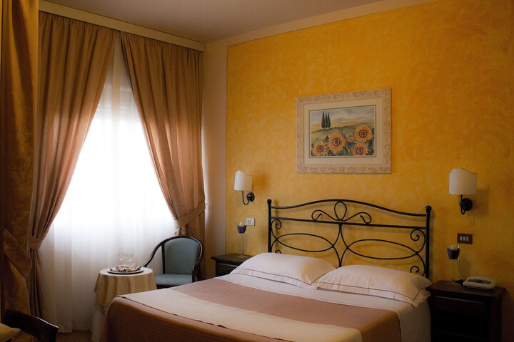 Room 7 of 60