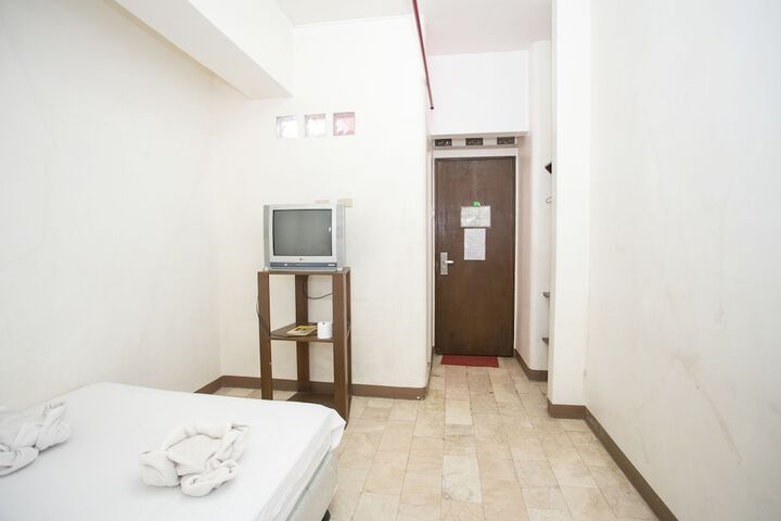 Room 16 of 33