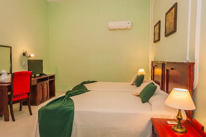 Room 4 of 6