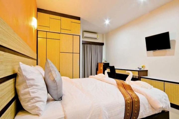 Room 16 of 37