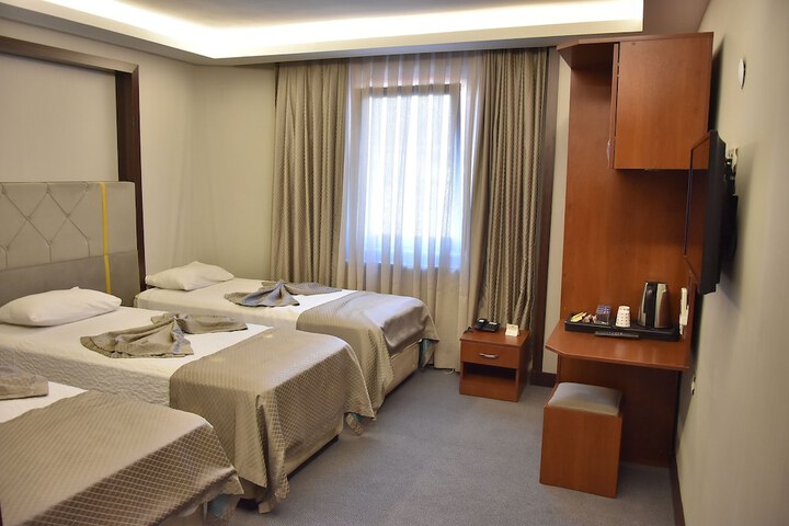 Room 10 of 35
