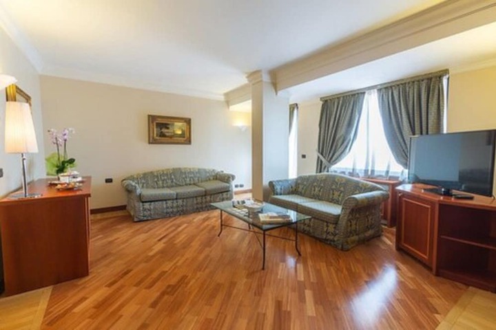 Room 18 of 76