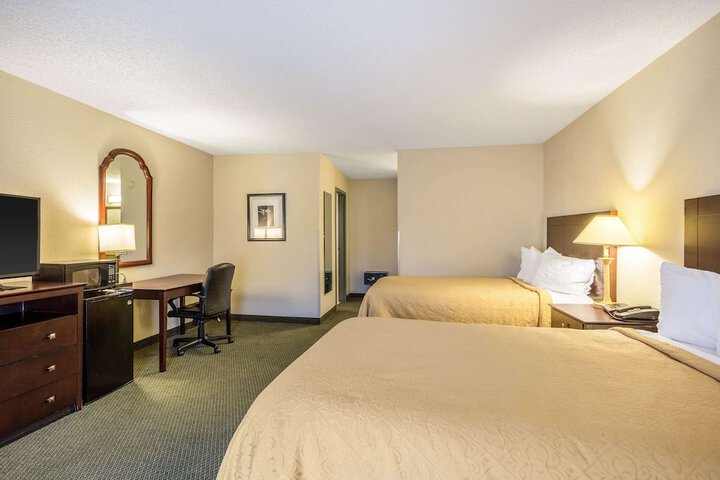 2 Double Beds (10 of 11)
