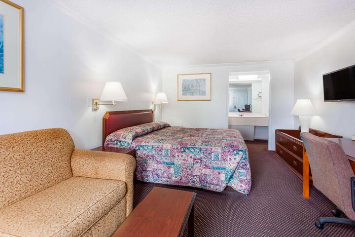 1 King Bed Accessible (4 of 8)
