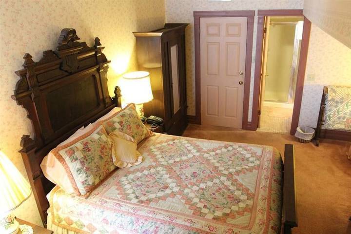 Room 28 of 109