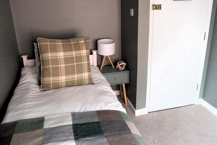 Room 8 of 28