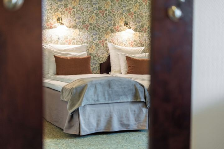 Room 10 of 28