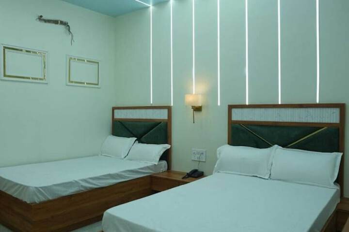 Room 16 of 28