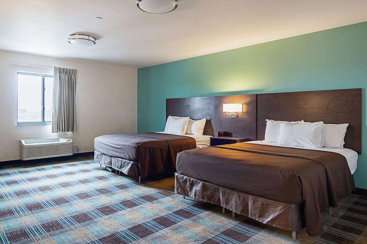 1 Queen Bed Efficiency (14 of 24)