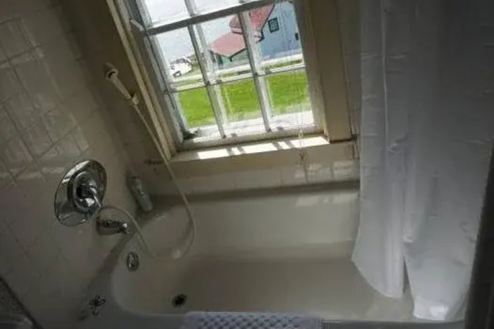 Room 7 of 14