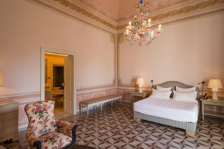 Room 4 of 94