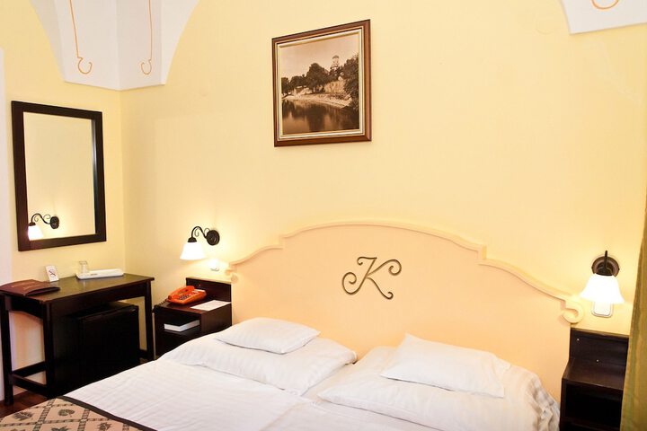 Room 27 of 67