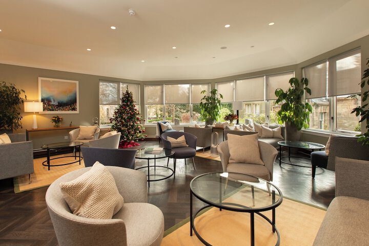 Lounge 45 of 55