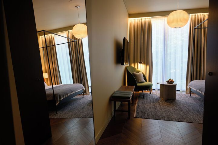 Room 28 of 97