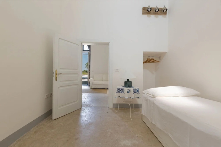 Room 3 of 15