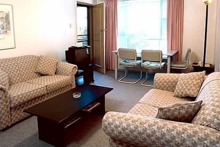 Room 10 of 19
