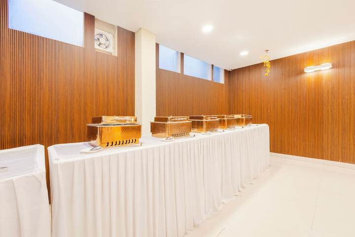 Ballroom/Hall 37 of 57
