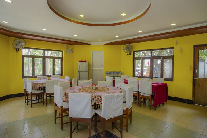 Dining 12 of 21