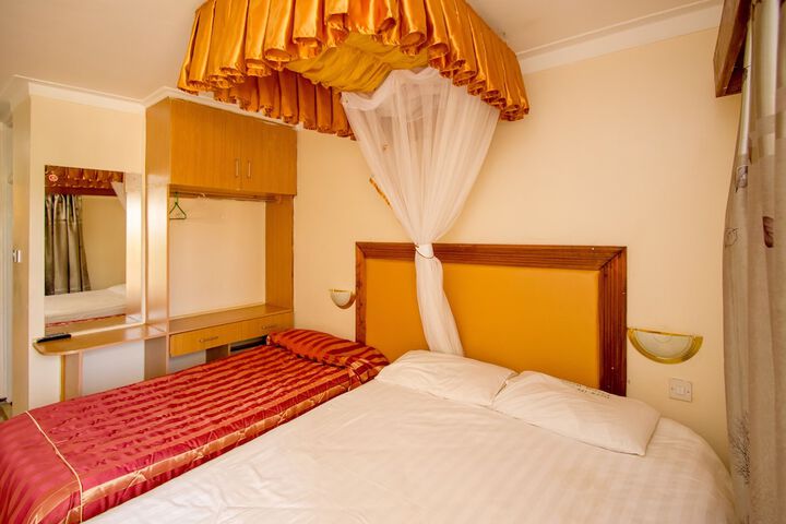 Room 17 of 27
