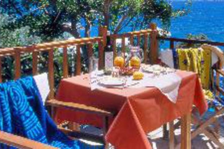 Dining 8 of 12