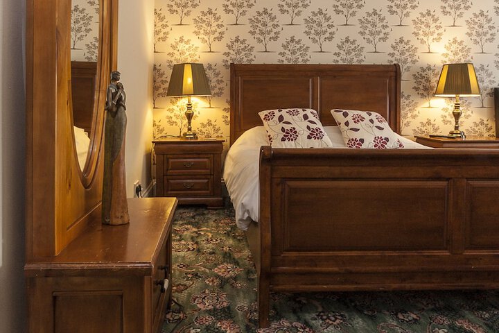 Room 13 of 42