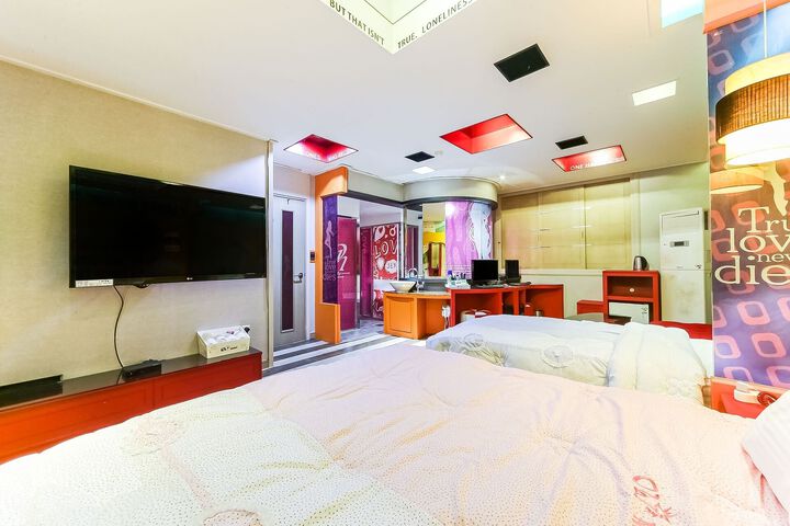 Room 144 of 156