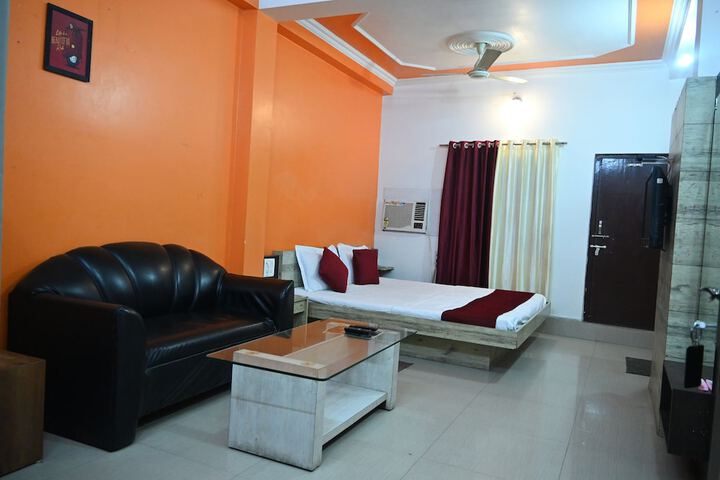 Room 6 of 15