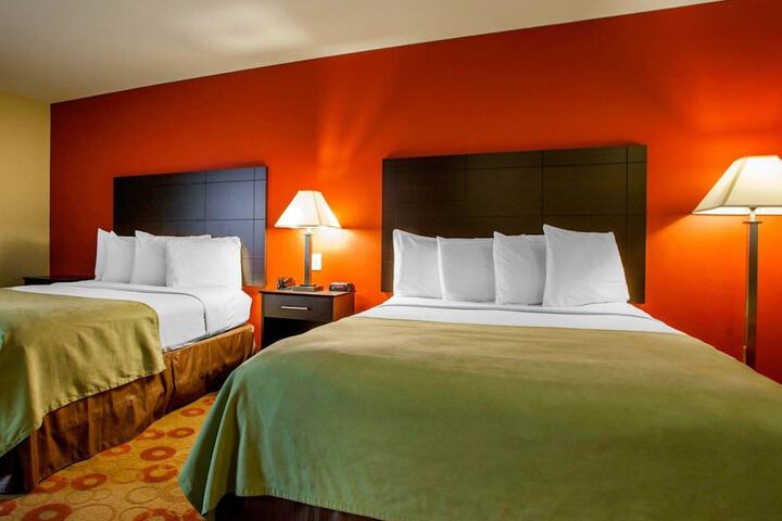 1 King Bed Suite (25 of 27)