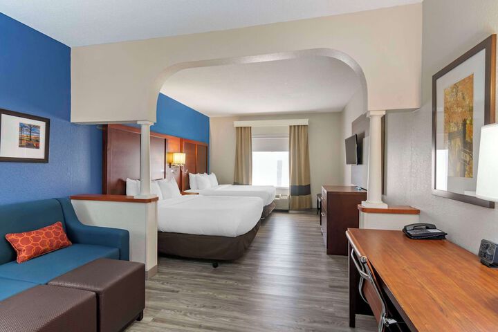 1 King Bed Suite (19 of 25)