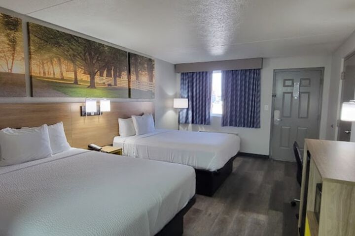 1 Queen Bed (17 of 35)