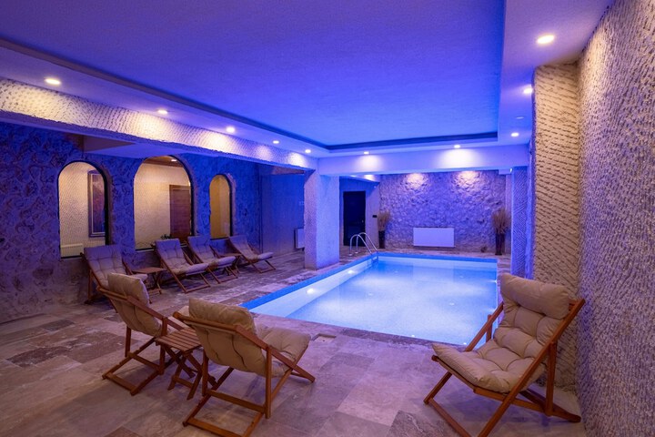 Pool 30 of 48