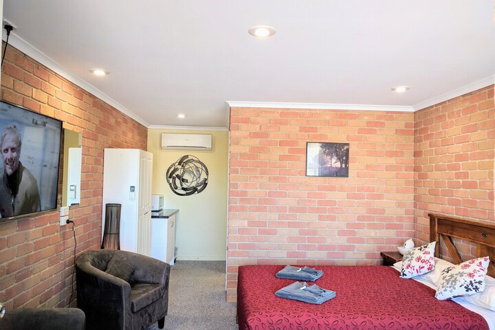 Room 2 of 74