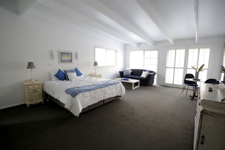 Room 2 of 17