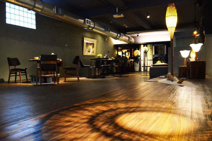 Lounge 99 of 127