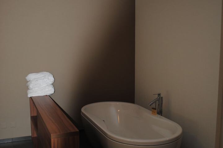 Room 47 of 77