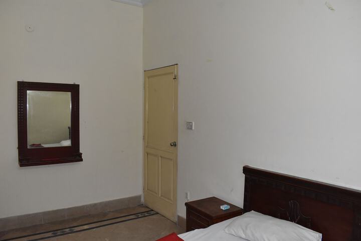 Room 7 of 30