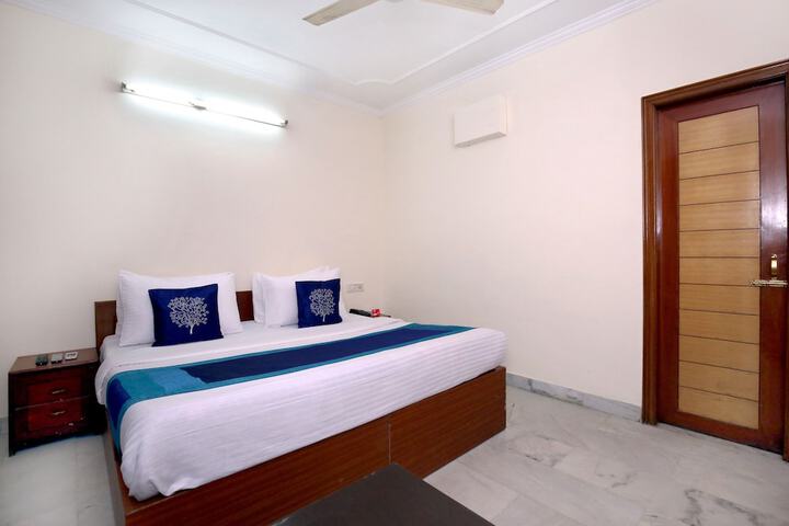 Room 4 of 17