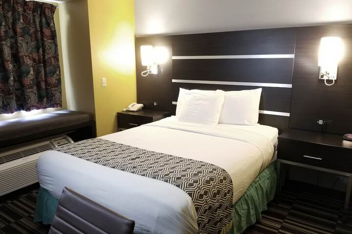 1 Queen Bed Accessible Room (6 of 21)