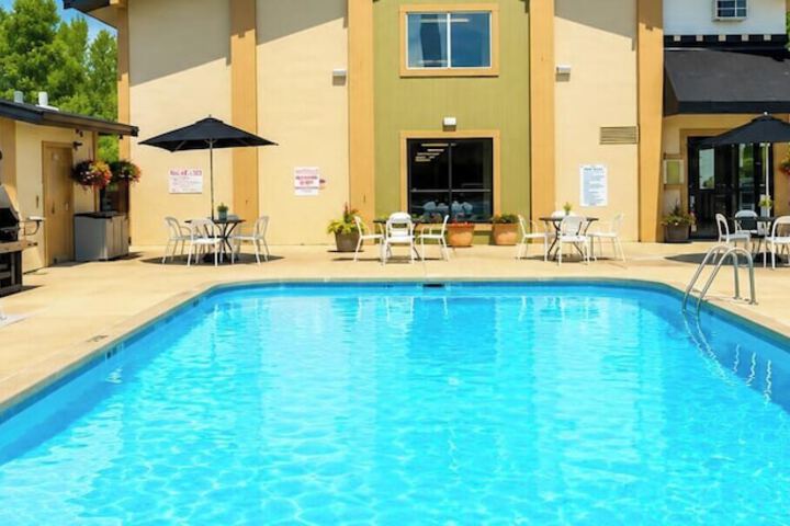Hotel with Pool