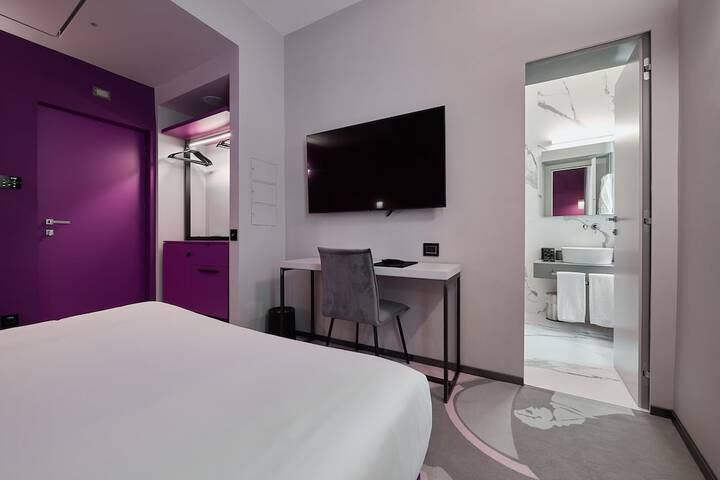 Room 4 of 96