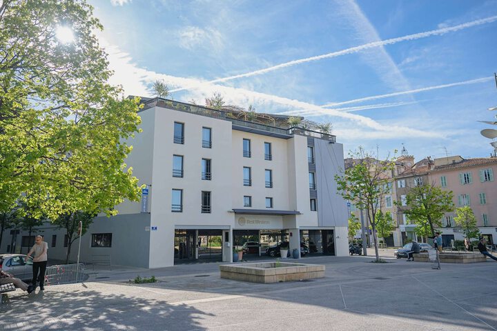 Hotel 72 of 76