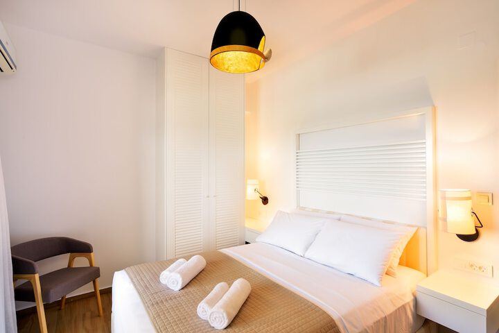 Room 3 of 27
