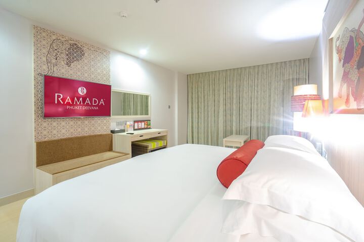 Room 19 of 220