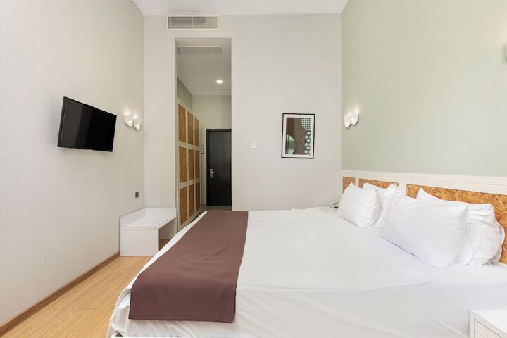 Room 8 of 61