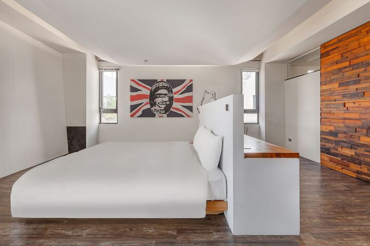 Room 6 of 201