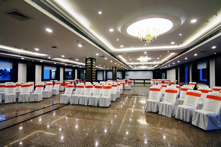 Ballroom/Hall 34 of 59