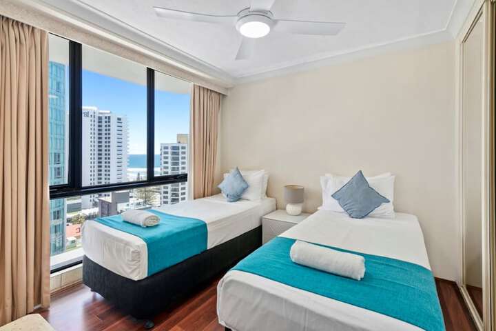 Room 18 of 240