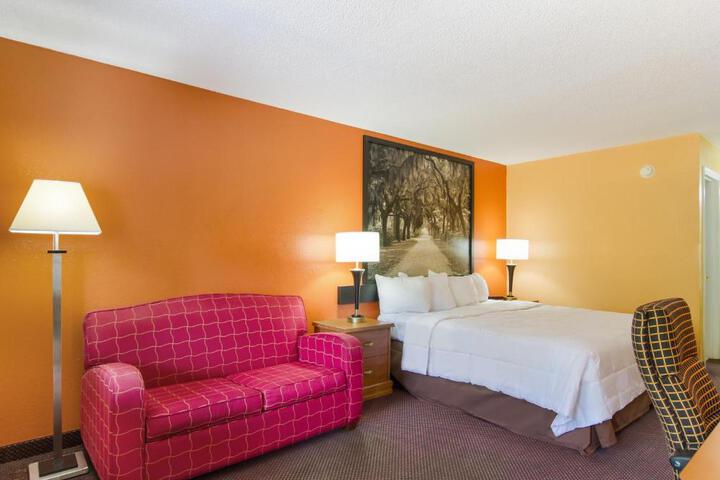 1 King Bed (4 of 22)