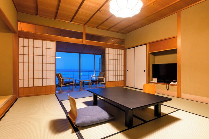 Room 18 of 114